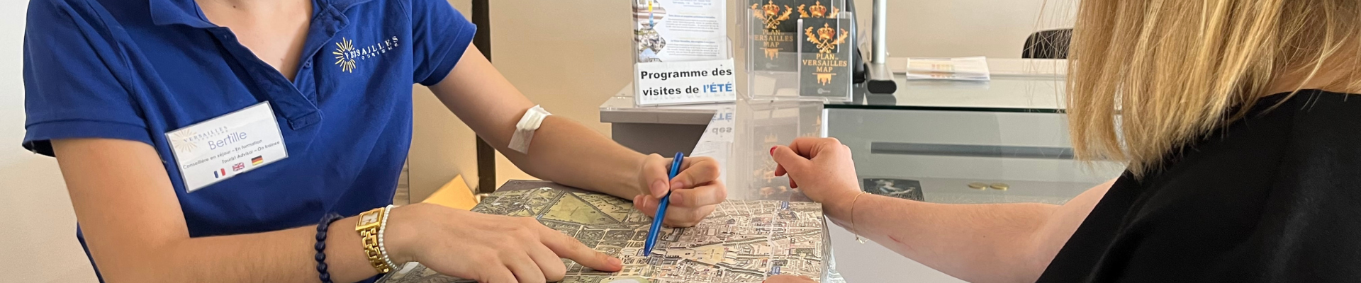 Tourist Office reception desk in Versailles