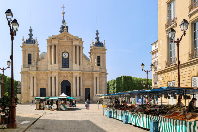 Dans la ville de Versailles
