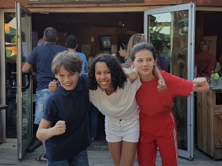 Enfants en bleu blanc rouge lors de la demi-finale de Coupe du Monde à Versailles