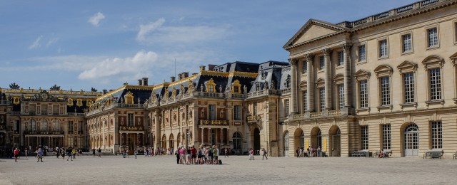 Vue de la cour royale du Château de Versailles 
