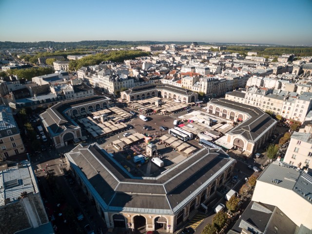 Vue du ciel du Marché de Versailles et de ses halles