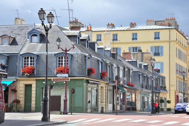 Boutiques dans les Carrés Saint-Louis à Versailles