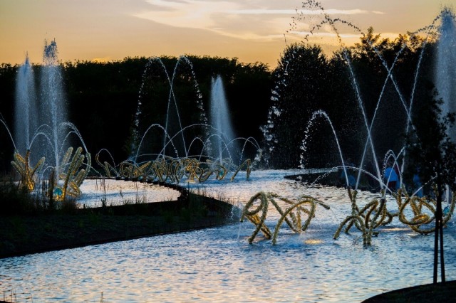 Bosquet du Théâtre d'eau pendant les Grandes Eaux Nocturnes au Château de Versailles