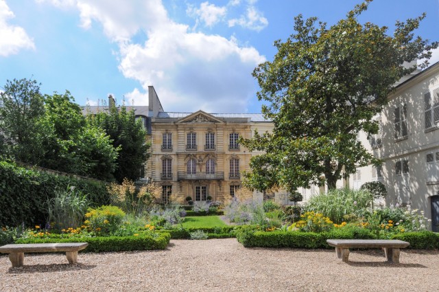 Vue du Musée Lambinet et de son jardin à Versailles