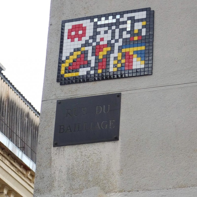 Invader on a wall rue du Baillage in Versailles