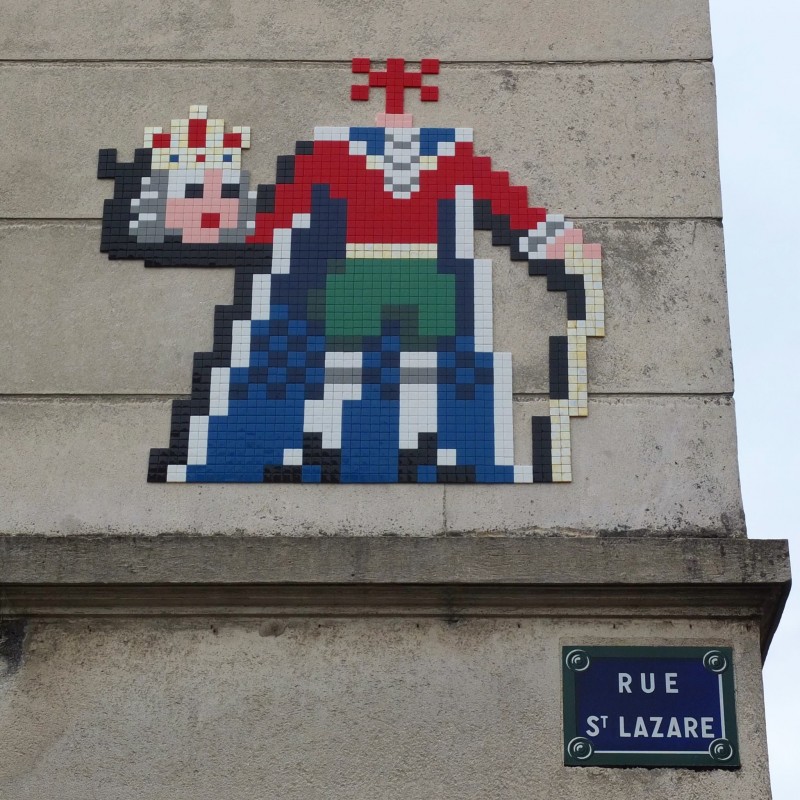 Invader sur un mur rue de Saint Lazare à Versailles