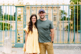 Couple devant le Petit Trianon