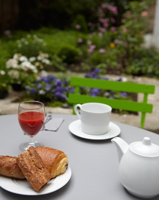 Petit déjeuner terrasse