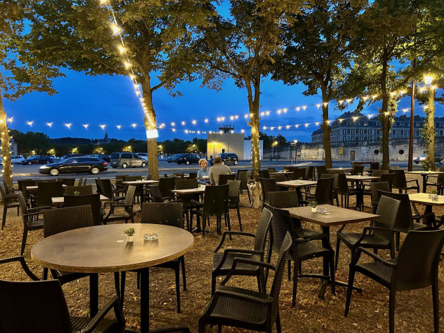 Chez Les Filles_Versailles