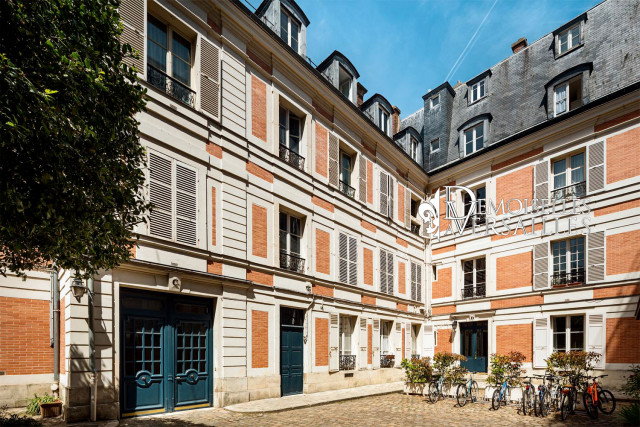 cour-int-rieure-demoiselles-versailles-121348