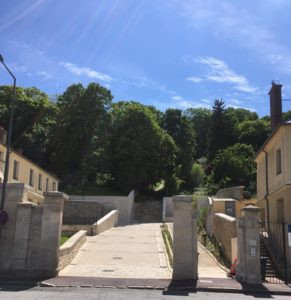 en remontant vers Louveciennes