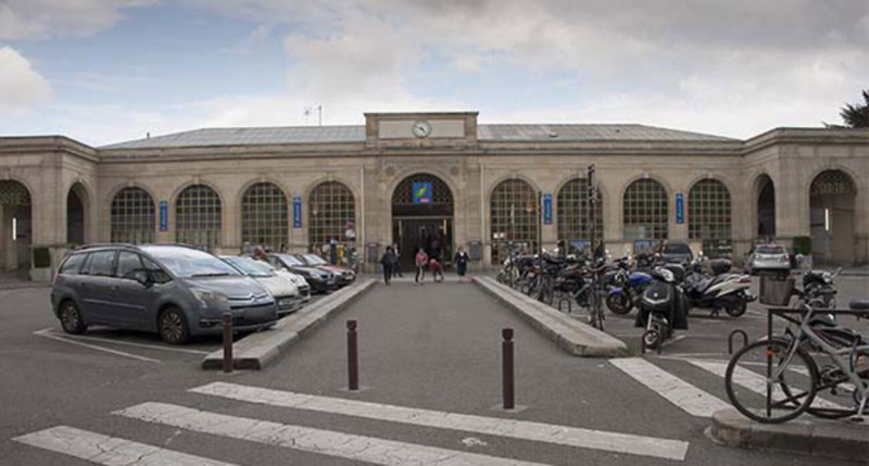 Versailles Rive Droite Train Station