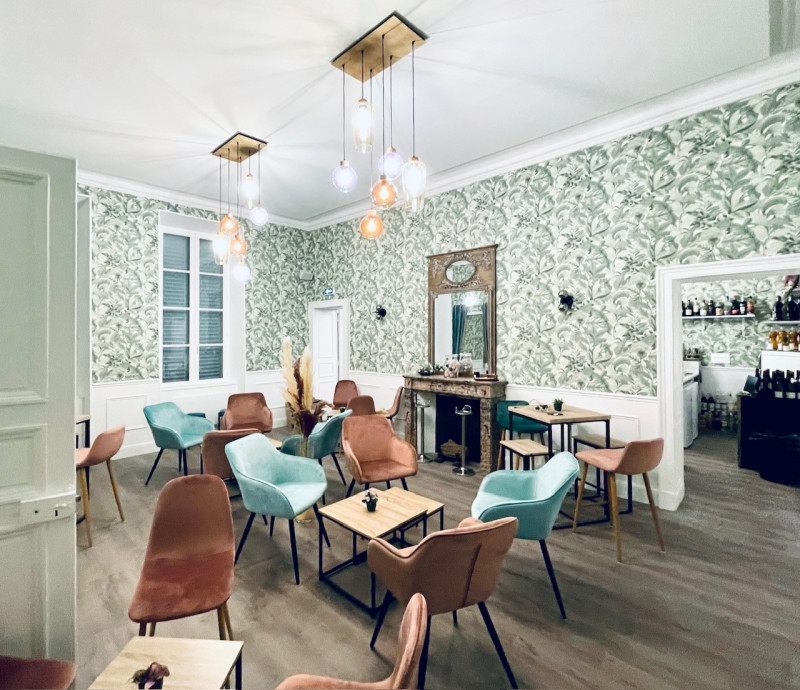 Chez Les Filles_Versailles