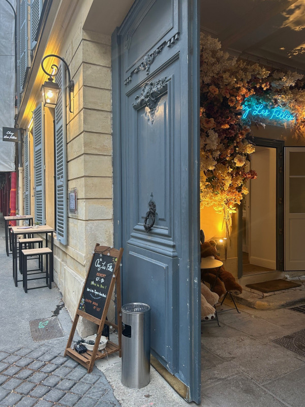 Chez Les Filles_Versailles