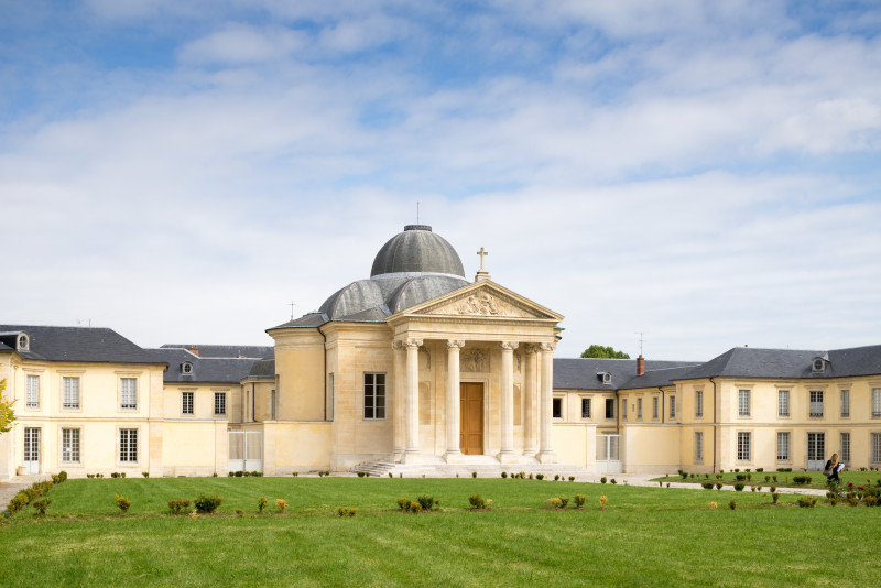Chapel and museum of the high school hoche_Versailles