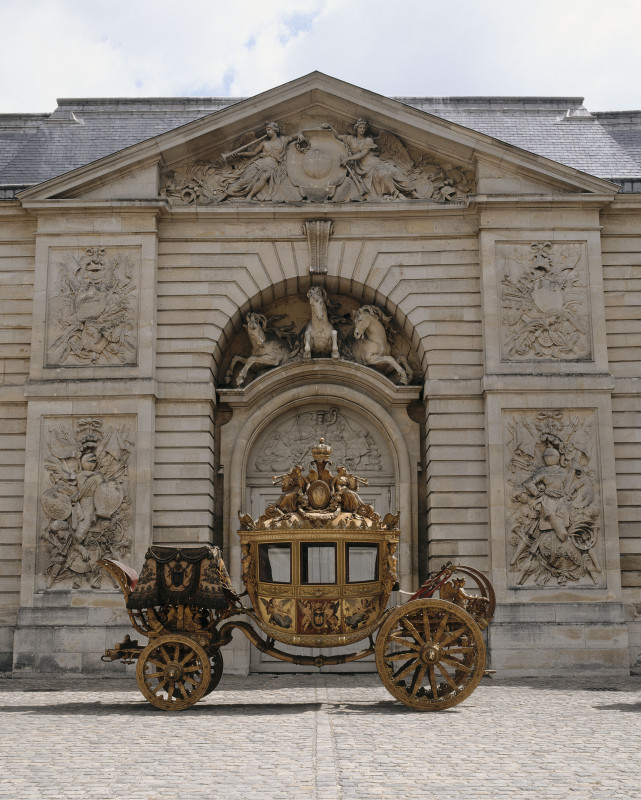 Le Carrosse du Sacre devant la Grande Ecurie Le Carrosse du Sacre devant la Grande Ecurie