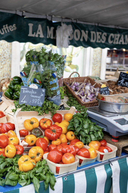 Le marché Notre-Dame - © Laure DENIS quartier Notre-Dame, Place Hoche Versailles, ville de versailles, incontournable versailles, que faire à Versailles, eglise Notre-Dame, à ne pas manquer Versailles, sortir à Paris, les marchés à Versailles, produits locaux Versailles