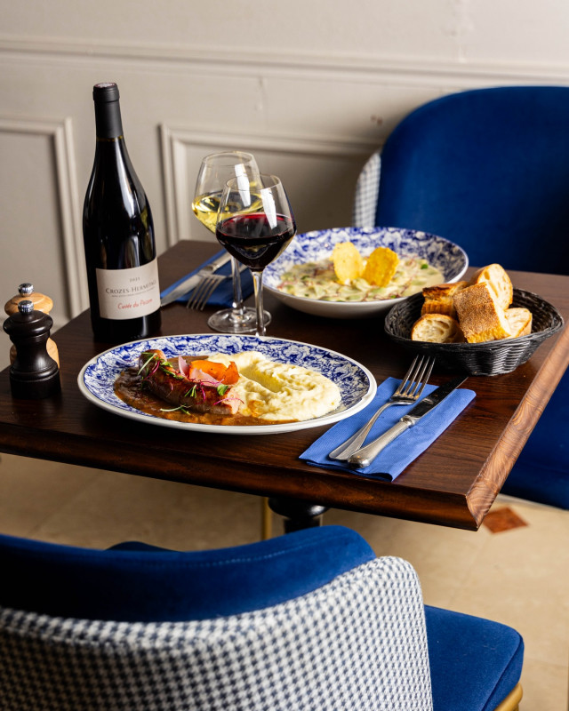 Restaurant Versailles, où manger à Versailles, restaurant quartier Saint-Louis Versailles, cuisine traditionnelle, fait maison Versailles, brasserie Versailles, Versailles Rive Gauche, bistrot français