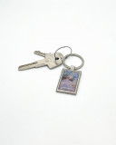  Porte-clé métal - Fillette au panier  souvenir bougival