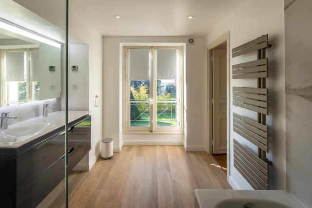 Les demoiselles à Versailles - © Les demoiselles à Versailles Les demoiselles à Versailles