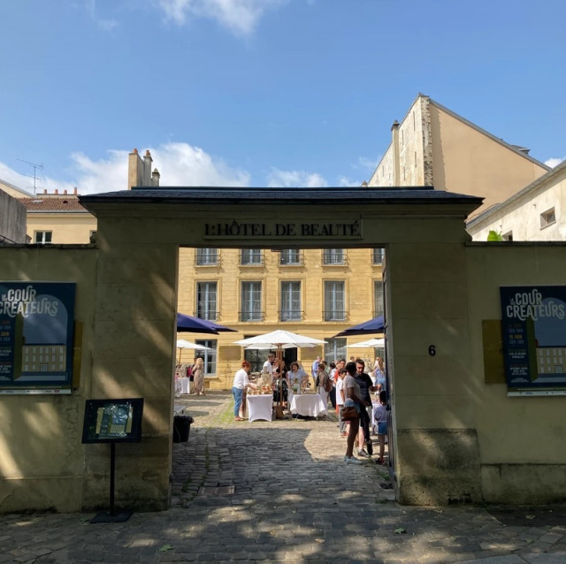 La cour des créateurs et des saveurs de Noël 2025_Versailles