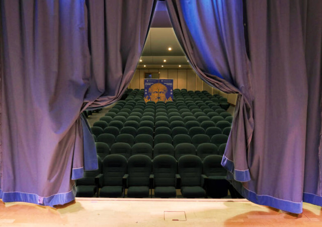 Université Ouverte de Versaillles - Représentation des élèves de l'atelier théâtre de l'UOV_Versailles