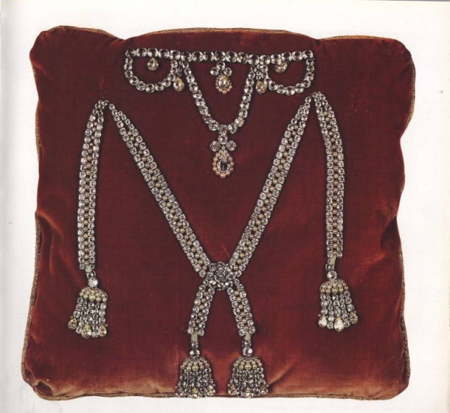 collier-reine-34798