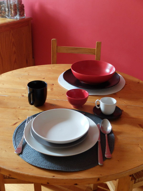 g_appartement_meuble_samain_vaisselle_de_table_guy_degrenne.jpg