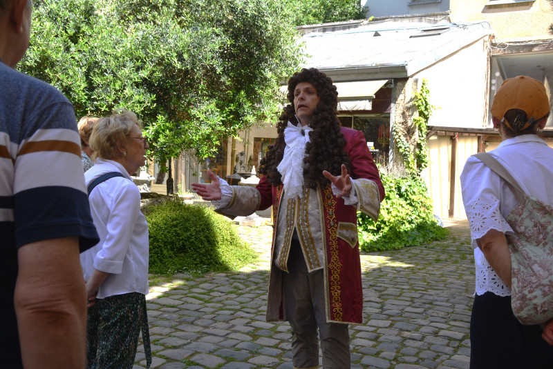 Un visiteur à Versailles au temps de Louis XIV (promenade contée)_Versailles - © Office de Tourisme de Versailles Grand Parc Un visiteur à Versailles au temps de Louis XIV (promenade contée)_Versailles