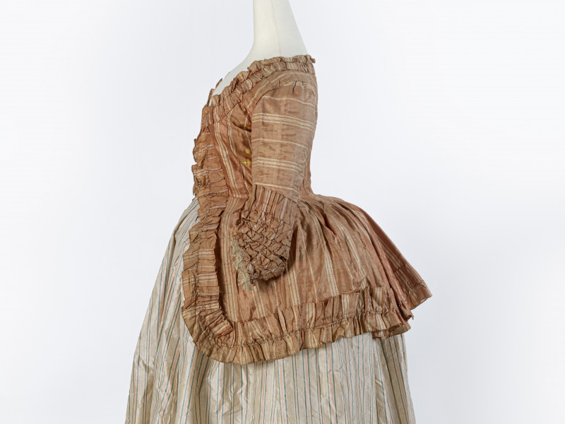 Le costume à Versailles au XVIIIe s. : de la parure à la loque